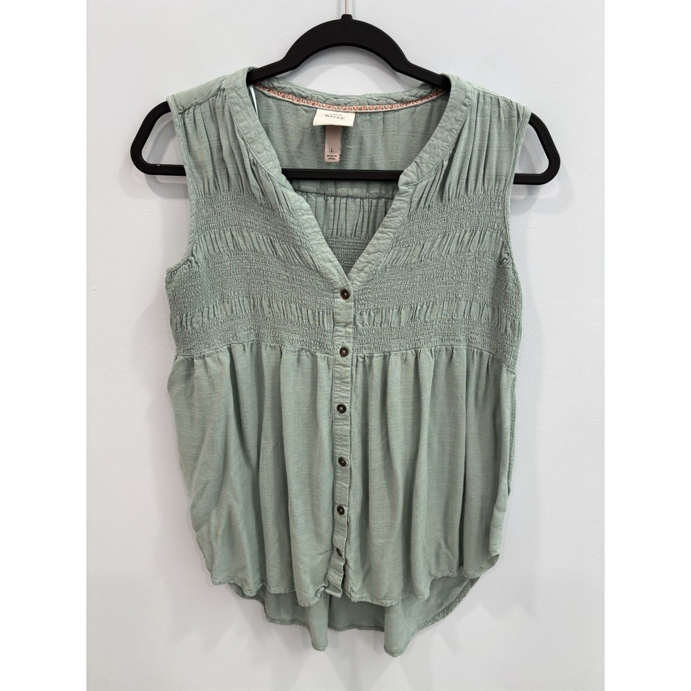 Knox Rose Sage Green Sleeveless Button Front Blouse